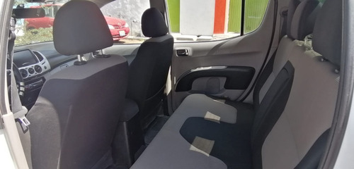 Imagen 8 de 9 de Mitsubishi L200 Diesel 4x4 Standard Equipada