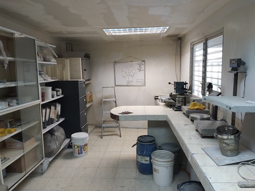 Vendo Fabrica De Pinturas En Pleno Funcionamiento, Galpón, Fondo De Comercio Y Patente.