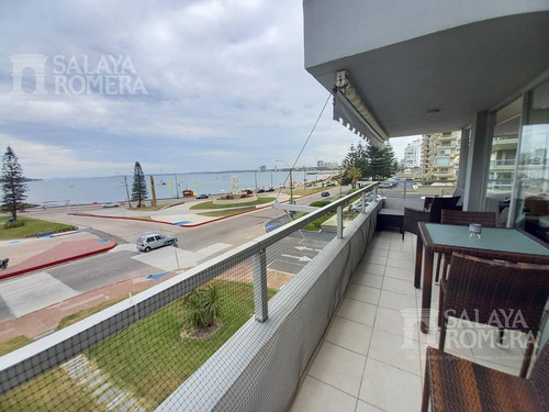 Imagen 4 de 22 de Departamento - Playa Mansa Dos Dormitorios - Vista Plena