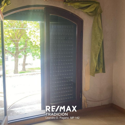 Casa En Venta 3 Dormitorios Barrio Los Troncos