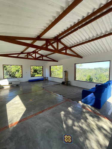 Sitio Em Juquitiba, 2.2ha Casa Com Sobrado Em Local Reservado, Salão Ótimo Para Reunir Pessoas. (com Escritura)
