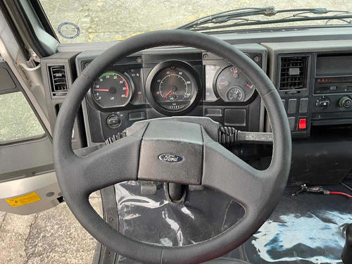 Imagem 12 de 15 de Caminhão Ford Cargo 712 Baú 2012