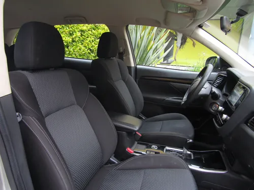 Mitsubishi Outlander 2.4 Kaiteki At 7 Psj