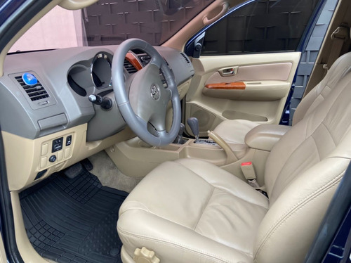 Imagen 9 de 13 de Toyota Fortuner 4x4 Automática