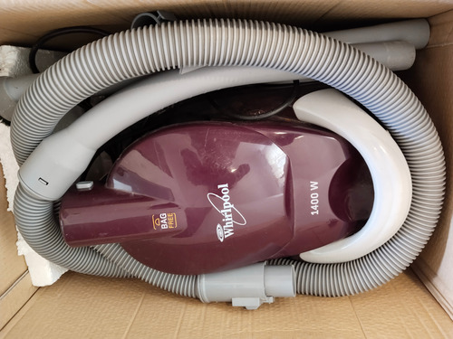 Aspiradora Whirlpool 1400w Bordó