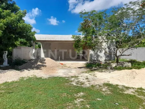 Residencia En Construcción, 1586 M2 De Terreno En Campo Bravo, Mérida, Yucatán.