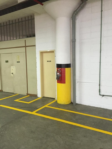 En Alquiler / Venta Local Industrial (piso) En Ruiz Pineda 1.537mts2. (a.v)