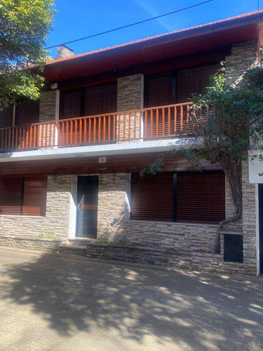 Casa En Venta En La Plata De 3 Dormitorios