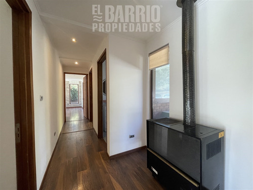 Casa En Arriendo De 4 Dorm. En Colina