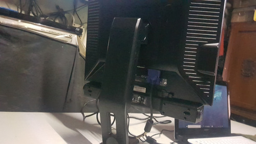 Monitor Dell Ultrasharp 17 Pds Gira 180 G° Y Con Bocinas Negro/plata (Usado)