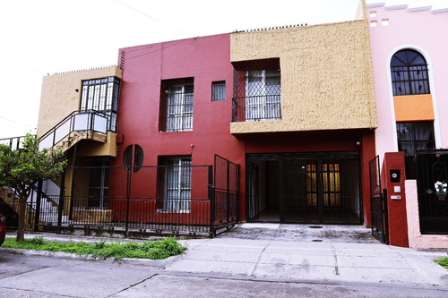 Imagen 1 de 14 de Casa De 8 Habitaciones Y 5.5 Baños