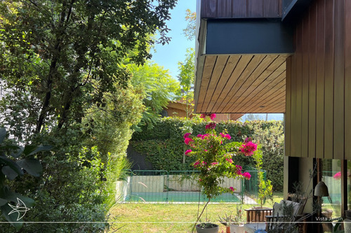 Venta - Casa Remodelada En Vitacura