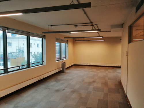 Arriendo Oficina Habilitada De 255,36 M2, Metro Pedro De Val