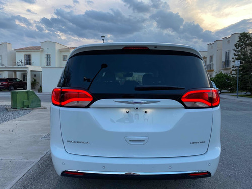 Imagen 5 de 15 de Chrysler Pacifica Limited Plus
