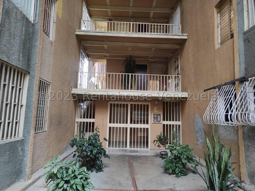 Apartamento En Venta En Cabudare, Zona La Mora R E F  2 - 4 - 5 - 0 - 3 - 8  Mehilyn Perez