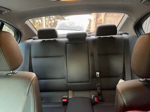 Bmw 320i - 2010/2011 - Impecável