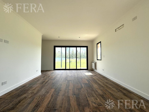 Venta Casa 4 Ambientes Con Piscina Campos De Roca - Brandsen