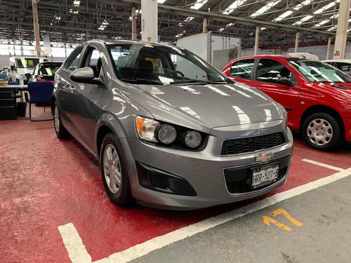 Imagen 3 de 12 de Chevrolet Sonic A Std 5 Vel Ac 2012