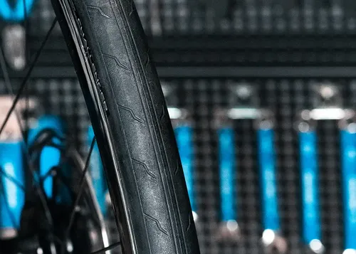 Pneu de Bicicleta Hutchinson Challenger Endurance TLR 700x28 Preto