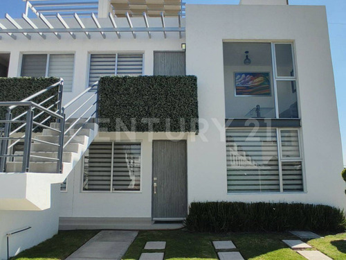 Casa Dúplex En Venta En Escobedo 12°80, Pedro Escobedo, Querétaro.