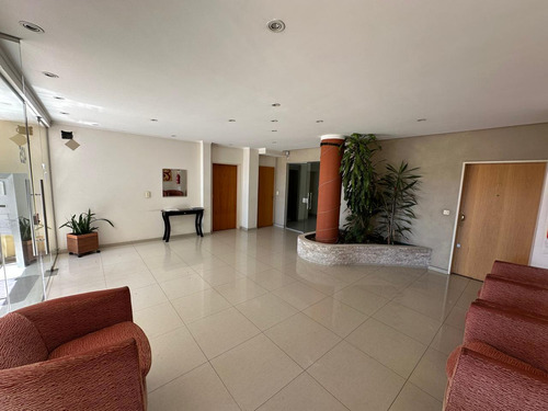 Oficina Comercial Con 2 Despachos En El Centro De Monte Grande!!!
