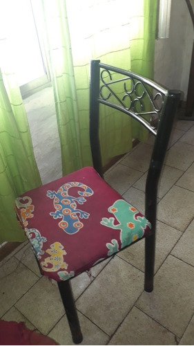 Imagen 3 de 3 de Mesa De Fórmica Y Patas De Caño...más Tres Sillas...