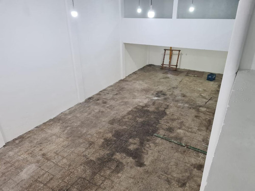 Imagen 9 de 11 de Galpón De Losa 285 M² Cub - 2 Baños - Entre Piso Y Patio - Alquilado Con Renta - San Justo