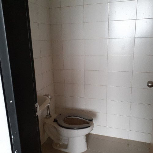 Imagen 7 de 10 de Oficina Enventa En La Lagunita Riv #5249