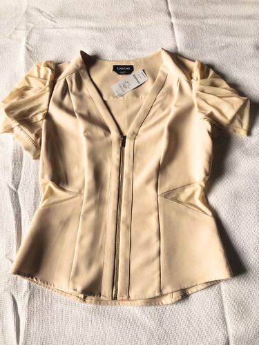 Hermosa Blusa Color Beige Talla S