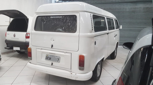 Volkswagen Kombi 1.6 3p 2005 Branco 12 Lugares