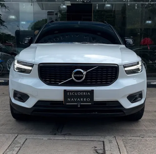 Volvo XC40 2.0 T4 R-DESIGN