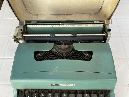 Máquina De Escribir Olivetti Lettera 32 (para Repuestos) (Usado)