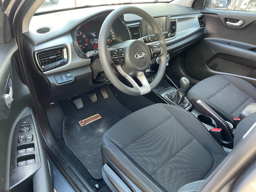 Imagen 9 de 15 de Kia Rio 5 Special Pack