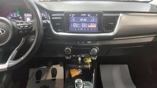 Kia Stonic Zenith Híbrido Mecánico 2022