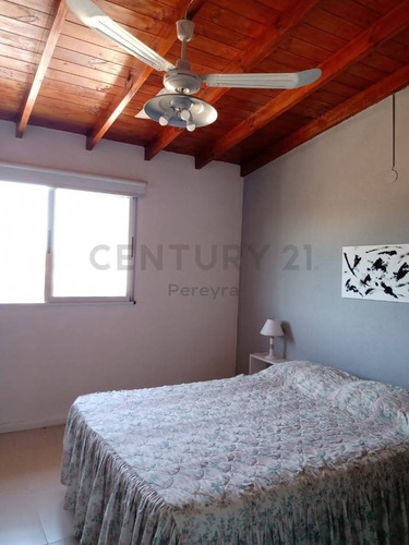 Imagen 16 de 25 de Paseo 137 E/1 Y 2 Villa Gesell, Departamento Amueblado En Venta De 2 Dormitorios