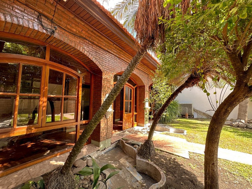 Imagen 16 de 26 de Espectacular Casa De Categoría En Lo Mejor De Adrogué Con Parque