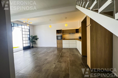 Casa En Venta De Cuatros Ambientes - Haedo Sur