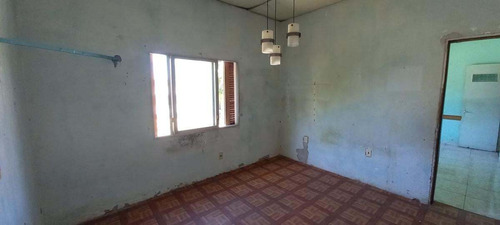 Imagen 8 de 17 de Casa Grande De 4 Dormitorios A Reciclar En Unión