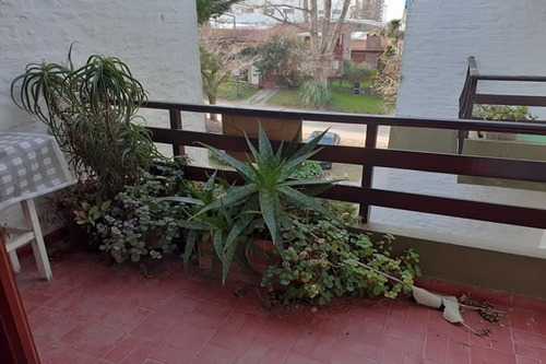 Imagen 8 de 12 de Zona Centro 2 Ambientes 2º Piso Por Escalera