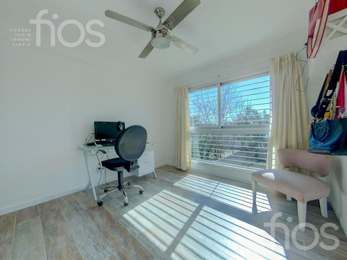 Imagen 18 de 28 de Venta Casa De 3 Dormitorios Con Parque Piscina Cochera En Funes