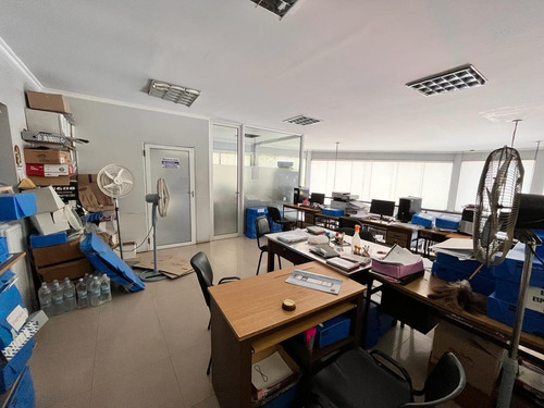 Imagen 6 de 10 de Alquiler De Local Comercial En Esquina De 200 M2, En Piedras Y Jujuy, Barrio Sur