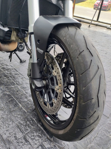 Imagen 10 de 25 de Ducati Monster 821 - No Yamaha Mt09, No Kawasaki Z900!