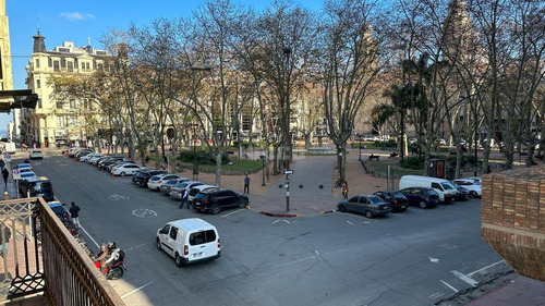 Oficinas Frente A Plaza Matriz - Ciudad Vieja