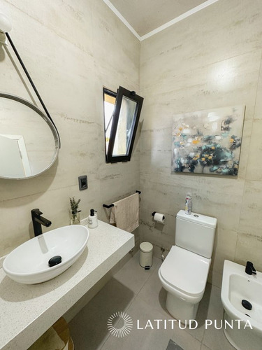Imagen 23 de 30 de Casa Con Vista A Laguna Del Diario, 3 Dormitorios Más Dependencia Y Piscina