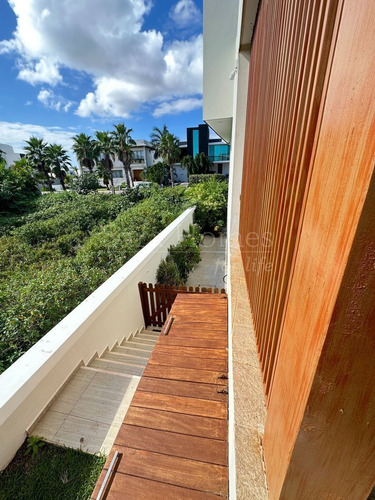 Imagen 17 de 30 de Venta De Casa En Puerto Cancun Frente A Canal