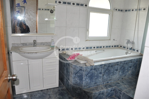 Casa En Venta En El Arrayán, Vista Insuperable Espectacular