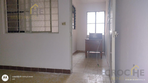 Edificio Con 2 Departamentos De 2 Niveles Y Un Local En La Colonia Ferrer Guardia.