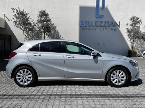 Imagen 6 de 11 de Mercedes-benz Clase A 2016 1.6 200 Cgi Style Mt