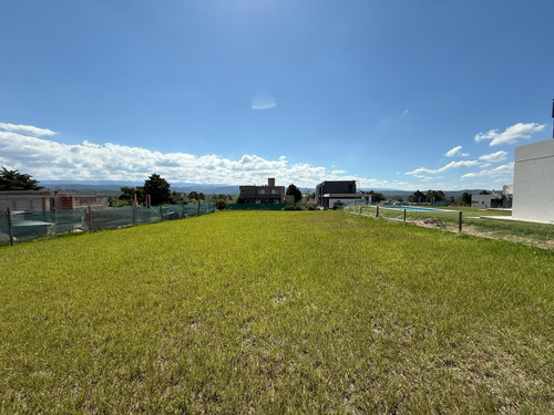 Terreno En Venta En Carlos Paz Golf - 912 Metros - Lote Central