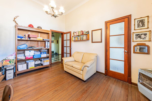 Imagen 3 de 27 de Casa De 4 Dormitorios En Venta Jardín Parrillero Terraza Barrio Abasto Centro